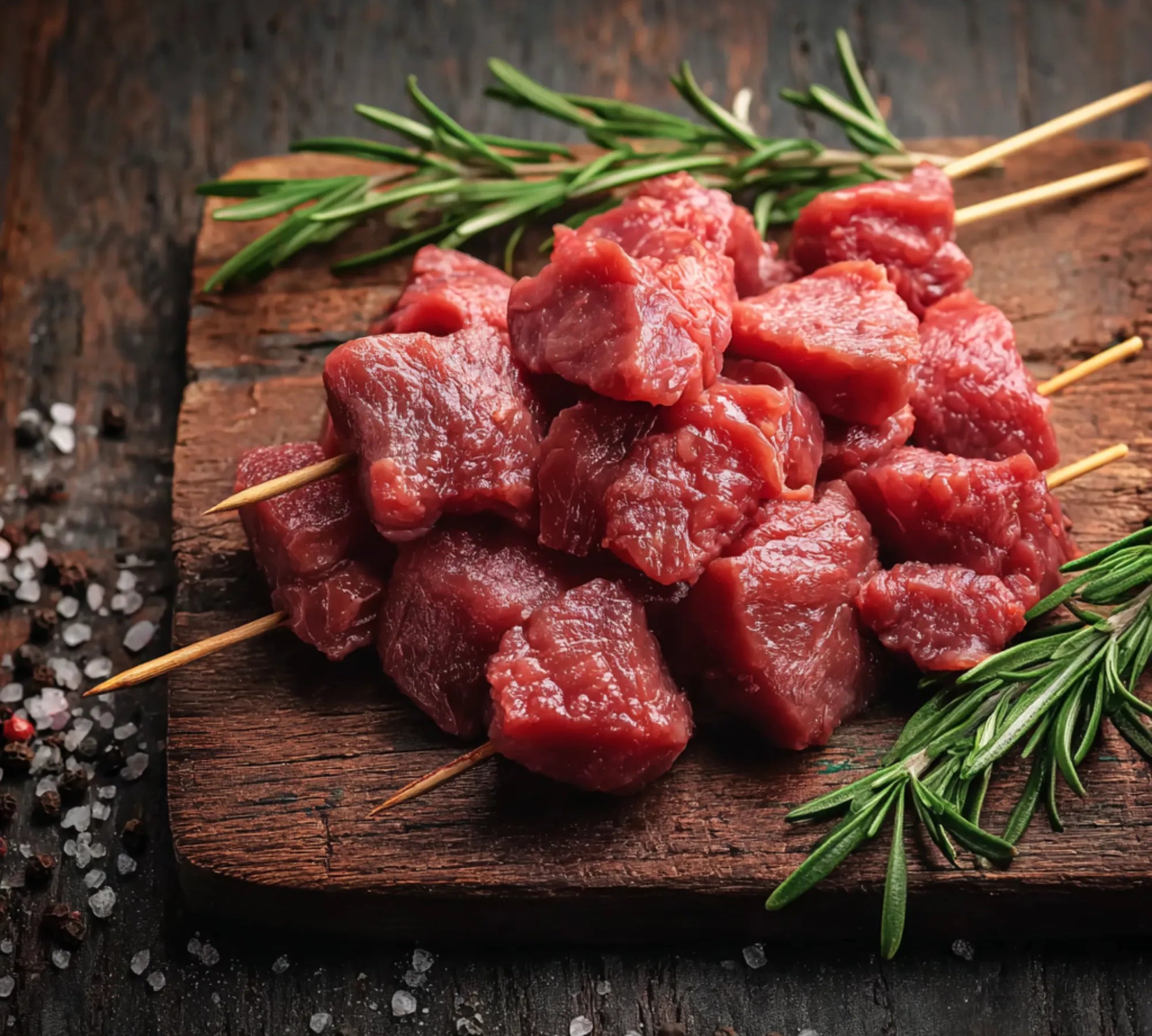 Diced lamb kebab pieces in tray packaging – premium gluten-free lamb ready for grilling or pan-frying.