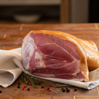The Black Farmer Smoked Ham Hock – traditional British pork, approximately 800 g, slow-cooked and naturally smoked for rich flavour.